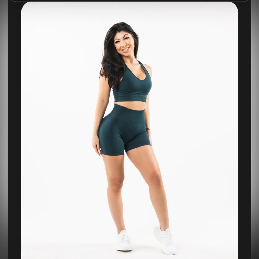 Alphalete shorts 4.5” color is midnight